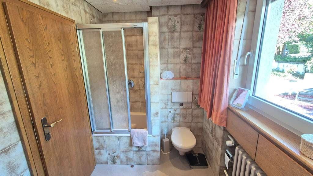 Immobilie in Bad Kissingen - Garitz: Zwei Häuser mit Doppelgarage, Garten und Ausblick - Bild 4