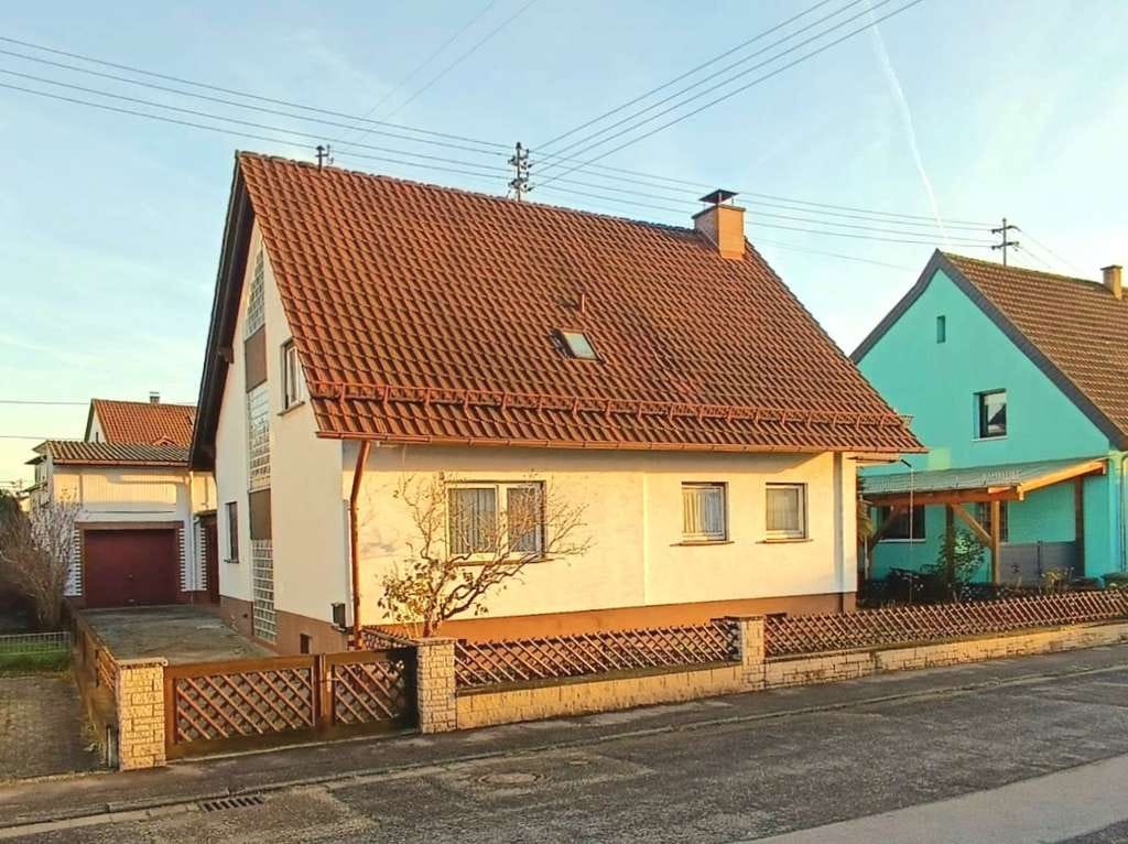 Immobilie in Neuburg am Rhein - Attraktives Einfamilienhaus - 5 Schlafzimmer - Büro - Doppelgarage - Garten! - Bild 2
