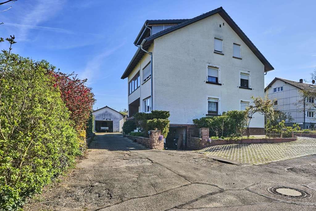 Immobilie in Malsch - 2-Fam.-Haus in schöner Halbhöhenlage mit Blick in die Rheinebene bis zu den Vogesen - Bild 0