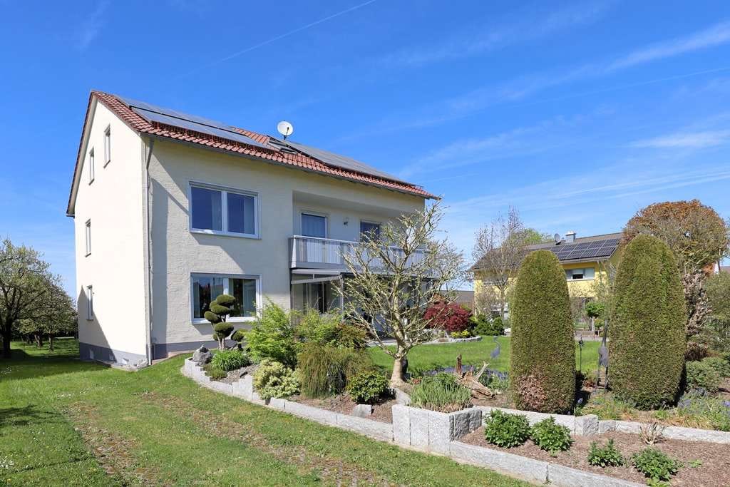Immobilie in Waldstetten - Hervorragend gepflegtes Haus 
mit viel Platz auf drei Ebenen - Bild 1