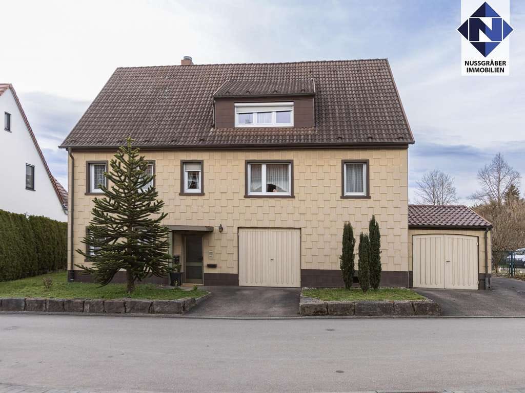 Immobilie in Kirchheim unter Teck - Großzügiges Generationenhaus mit 11 Zimmern und großem Hof- und Gartenbereich - Bild 0