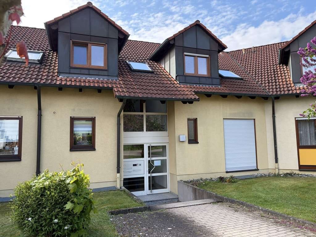 Immobilie in Ilshofen - Charmante Dachgeschosswohnung mit Sonnenbalkon & Wohlfühlatmosphäre – Ihr neues Zuhause in Ilshofen - Bild 1