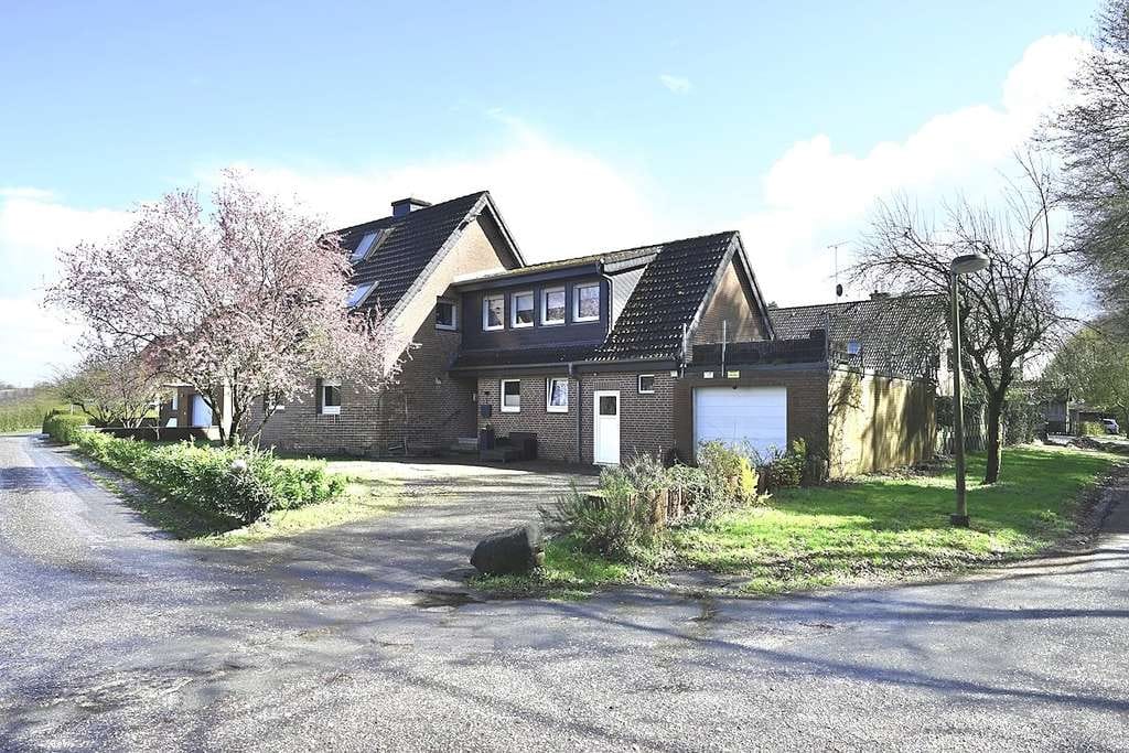 Immobilie in Dülmen - Dülmen Rorup: Top-Lage! Freistehendes Zwei- Familienhaus großer Garten große Garage zu verkaufen! - Bild 0