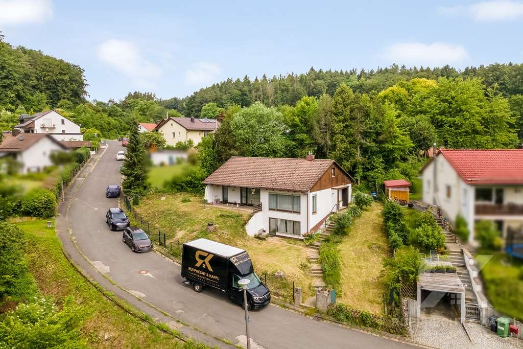 Immobilie in Hartenstein - Hanghaus mit Panoramablick ins Pegnitztal - Großzügiges EFH in ruhiger Lage bei Velden - Bild 0