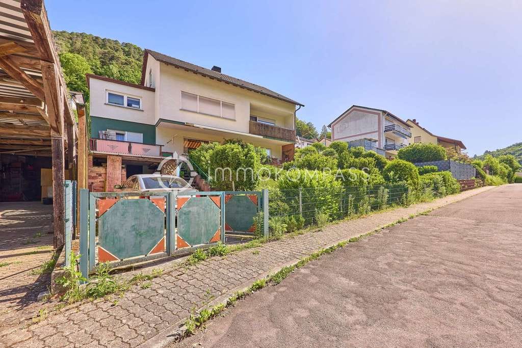 Immobilie in Wilgartswiesen - Großzügiges Einfamilienhaus mit viel Potenzial in Wilgartswiesen - Bild 1