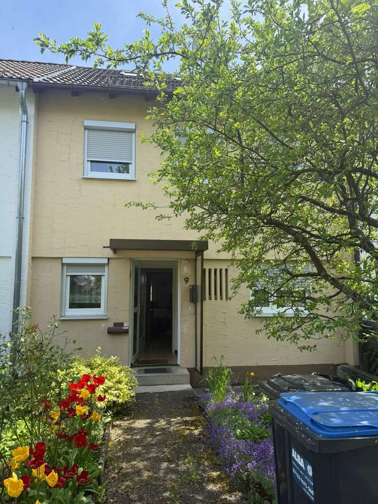Immobilie in Eningen unter Achalm - Charmantes Reihenmittelhaus mit Potenzial und traumhafter Aussicht - Bild 0