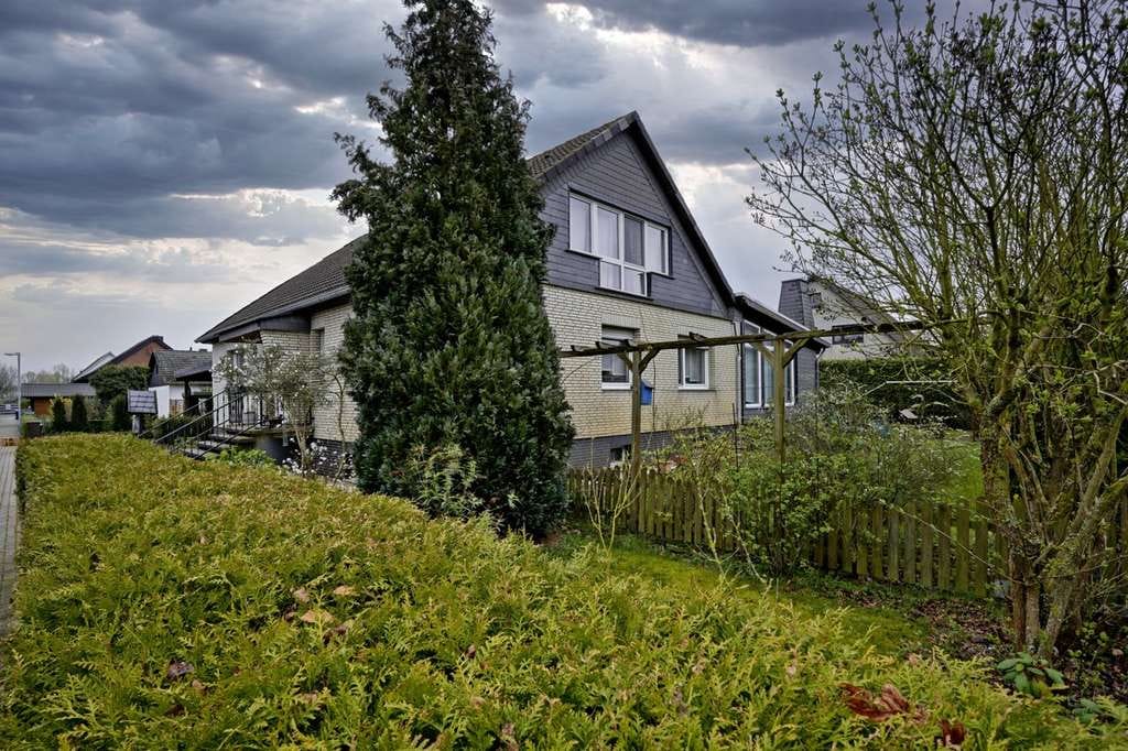 Immobilie in Bröckel - Provisionsfrei: Einfamilienhaus mit viel Platz für die Familie und Schwimmbad plus Solaranlage - Bild 2
