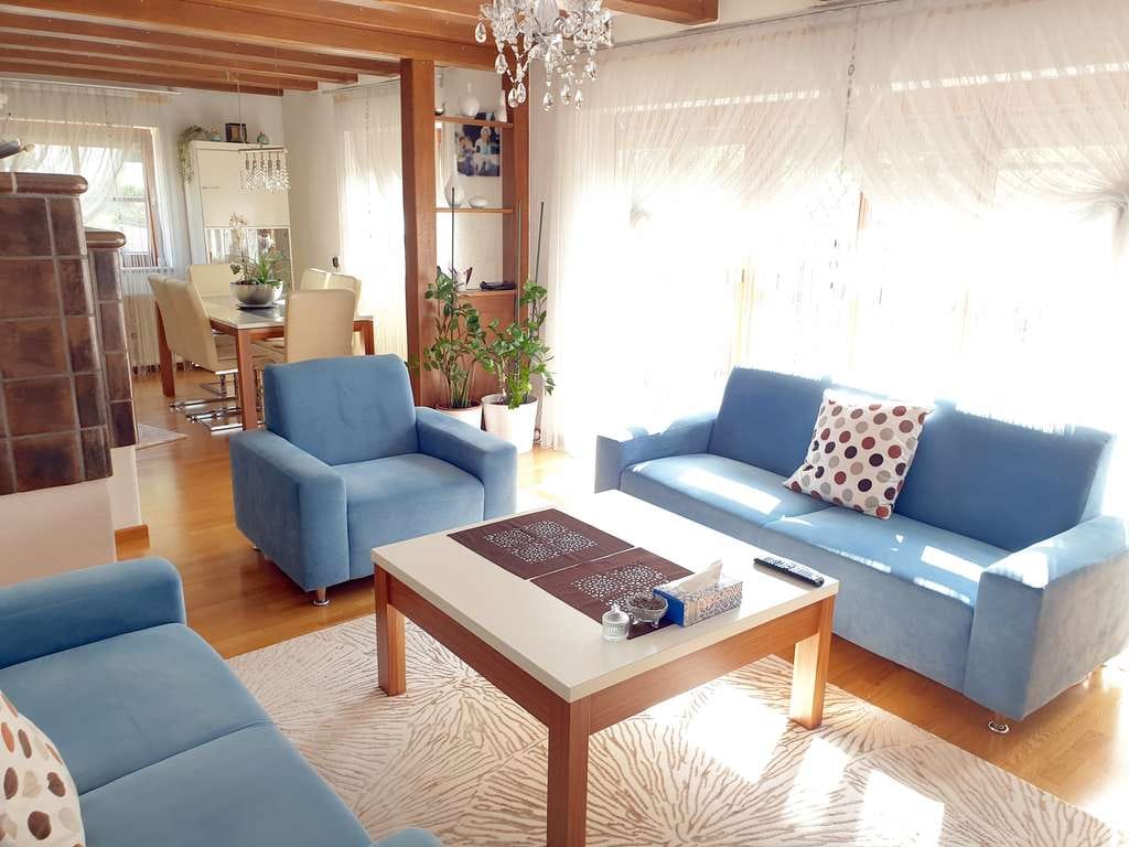 Immobilie in Karlstadt - Einfamilienhaus in Karlstadt – Traumhaftes Wohnen nahe Würzburg mit großzügigen Terrassen - Bild 3