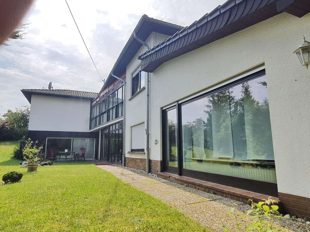 Immobilie in Kempenich - Stilvolles Einfamilienhaus in TOP Lage!
Auch als Mehrgenerationenhaus nutzbar! - Bild 2