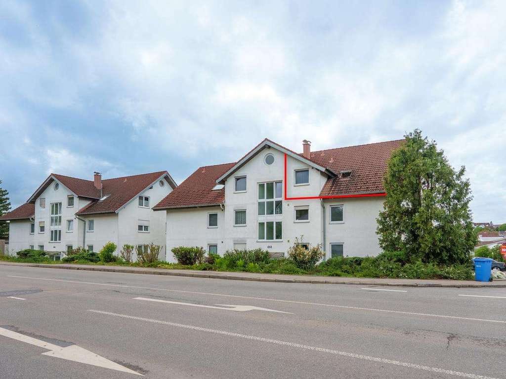 Immobilie in Ochsenhausen - Charmante 2,5-Zimmer-Dachgeschosswohnung mit Balkon und Stellplätzen in Ochsenhausen - Bild 3