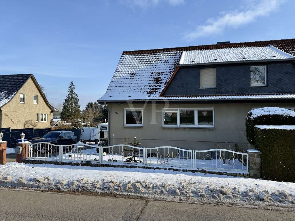 Immobilie in Neu Poserin - geräumige Doppelhaushalte mit viel Nebengelass, auf großem Grundstück sucht neue Familie - Bild 1