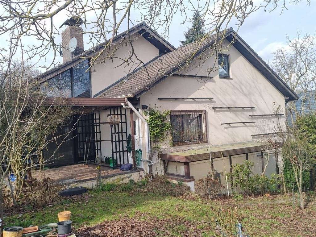 Immobilie in Schöneck - *** Mehrfamilienhaus mit Praxis und ELW  in bevorzugter Feldrandnähe - Bild 1