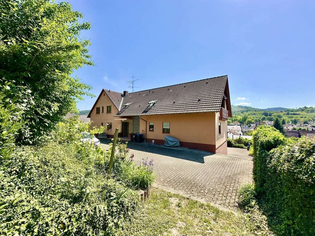 Immobilie in Herbolzheim - Traumhafte Lage, großes Grundstück, 3 Wohneinheiten - Mehrfamilienhaus in Herbolzheim-Broggingen - Bild 0