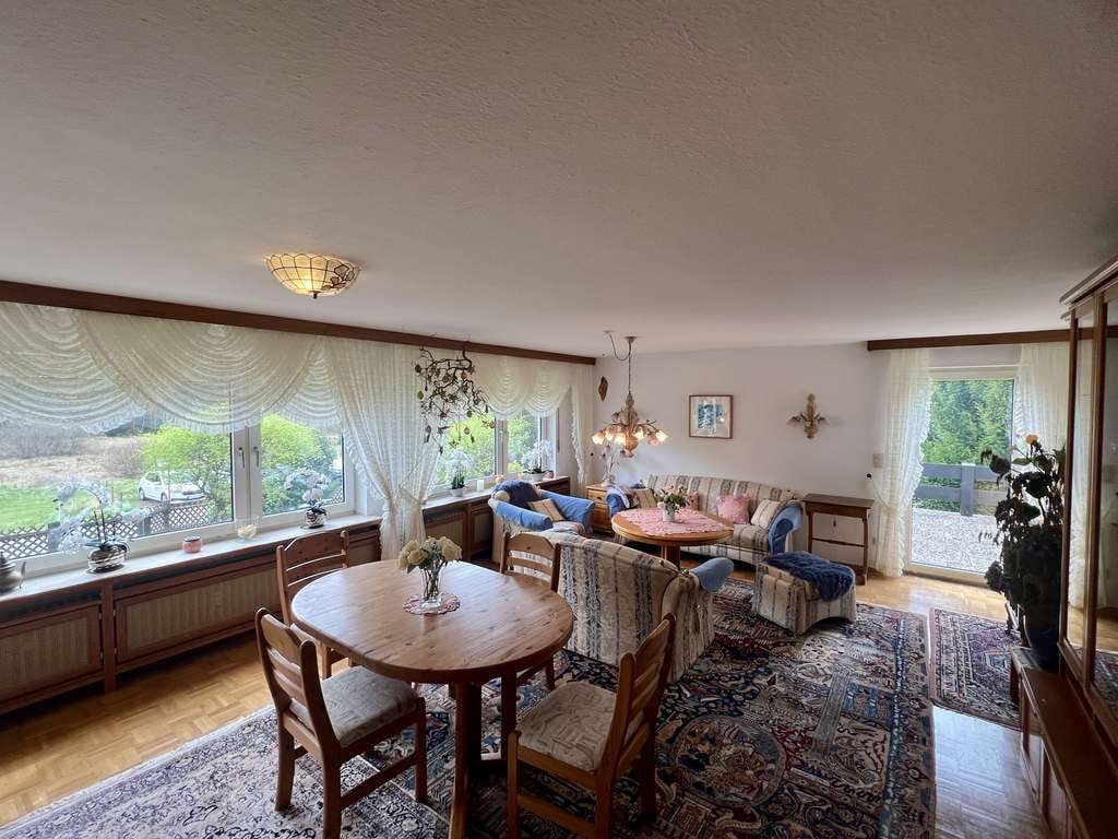 Immobilie in Trippstadt - Zweifamilienhaus mit beeindruckendem Fernblick – ideal zur Eigennutzung und Vermietung - Bild 0