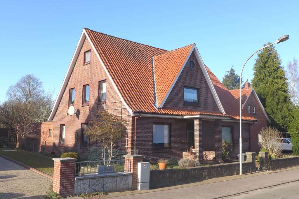 Immobilie in Linau - Charmantes Zweifamilienhaus in ruhiger Lage nahe dem Hahnheider Forst - Bild 0