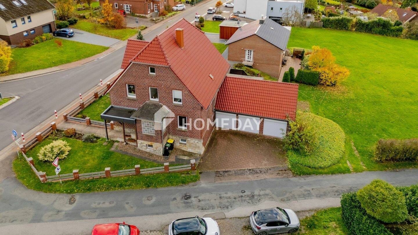 Immobilie in Obernkirchen - Charmantes Zweifamilienhaus mit Garten, Garagen in Obernkirchen - Bild 1