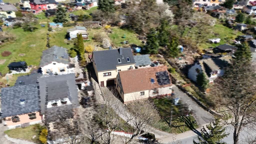 Immobilie in Lauter-Bernsbach - Zwei Häuser zum Preis von einem? Interessante Immobilie mit schönem Grundstück in Lauter-Bernsbach - Bild 0