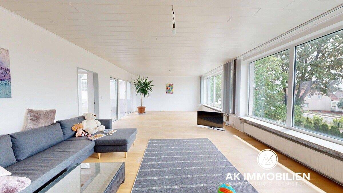 Immobilie in Bad Münder am Deister - Großes Zweifamilienhaus mit Atriumhof und Schwimmbad in Bad Münder - Ortsteil Nettelrede - Bild 3