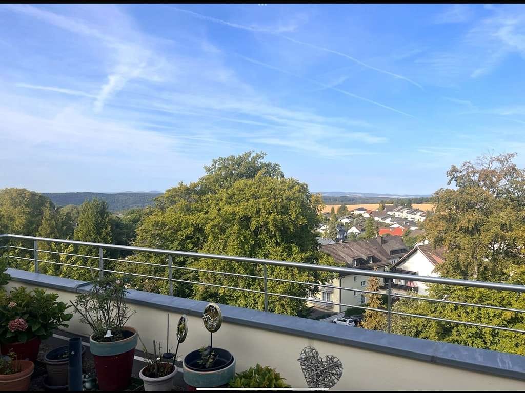 Immobilie in Ehlscheid - Oben wohnen, weit blicken: attraktives Penthouse im Naturpark - ideale Kapitalanlage! - Bild 0