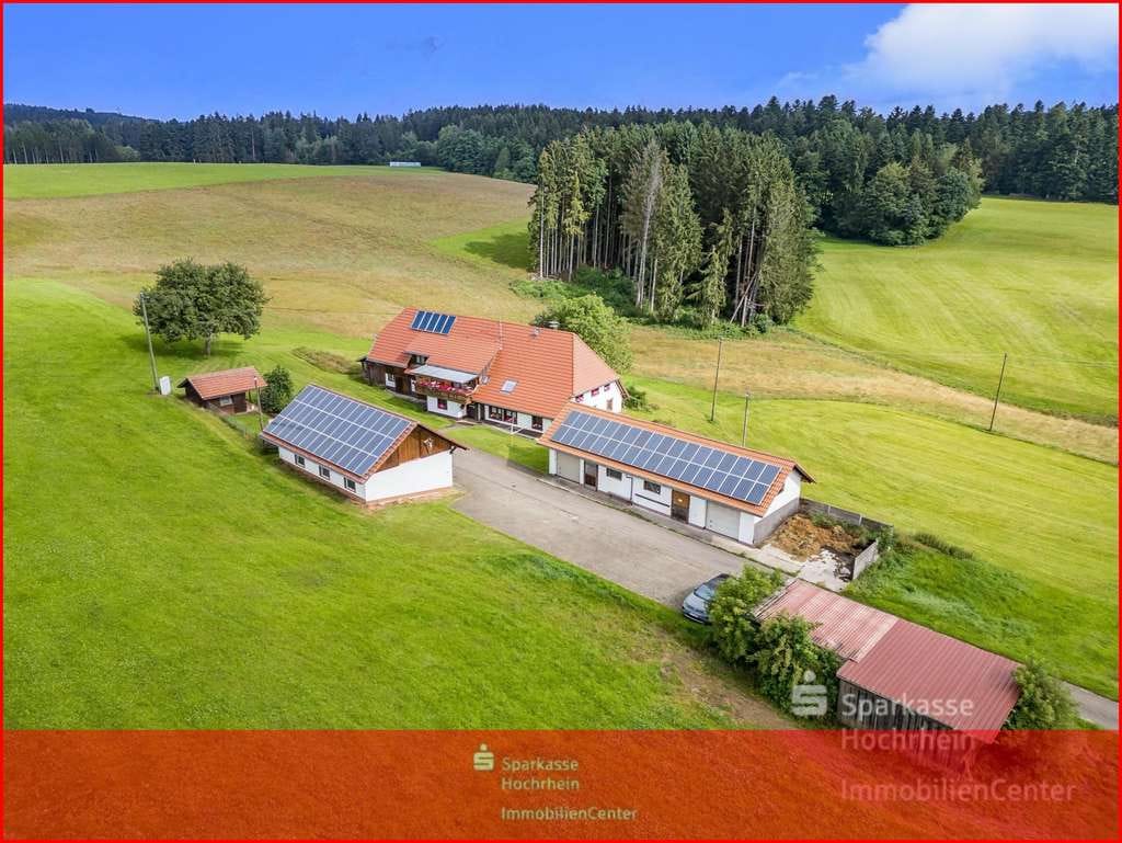 Immobilie in Rickenbach - "Pferdehof" mit drei Wohneinheiten in Alleinlage - 52.000 qm Grünfläche direkt am Gebäude - Bild 0