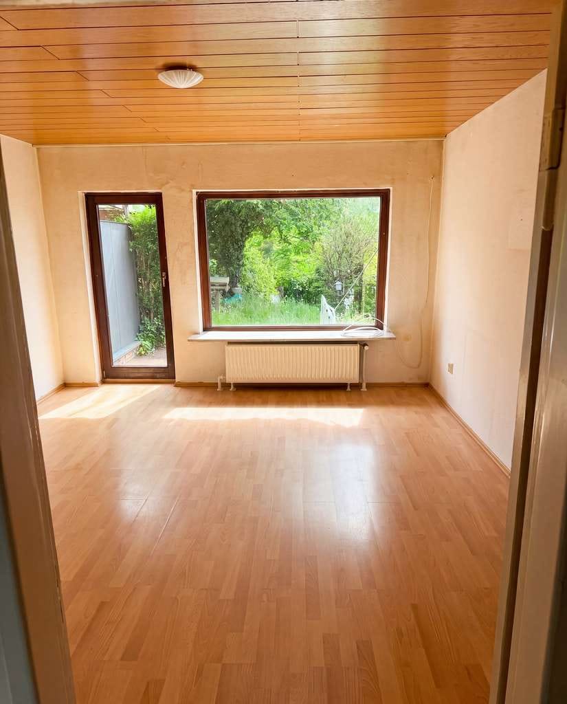 Immobilie in Preetz - Reihenmittelhaus mit direktem Seeblick auf allen Ebenen – Sanierungsobjekt mit Entwicklungspotenzial - Bild 2