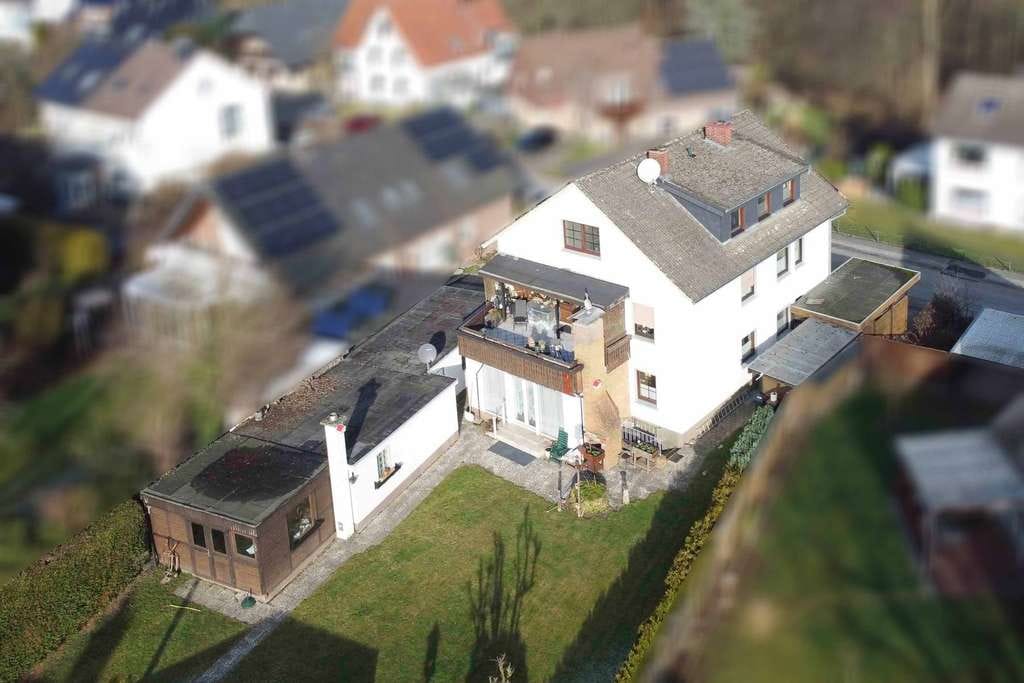 Immobilie in Enger - Investieren vor den Toren Bielefelds: Mehrfamilienhaus mit 3 vermieteten Wohneinheiten - Bild 0