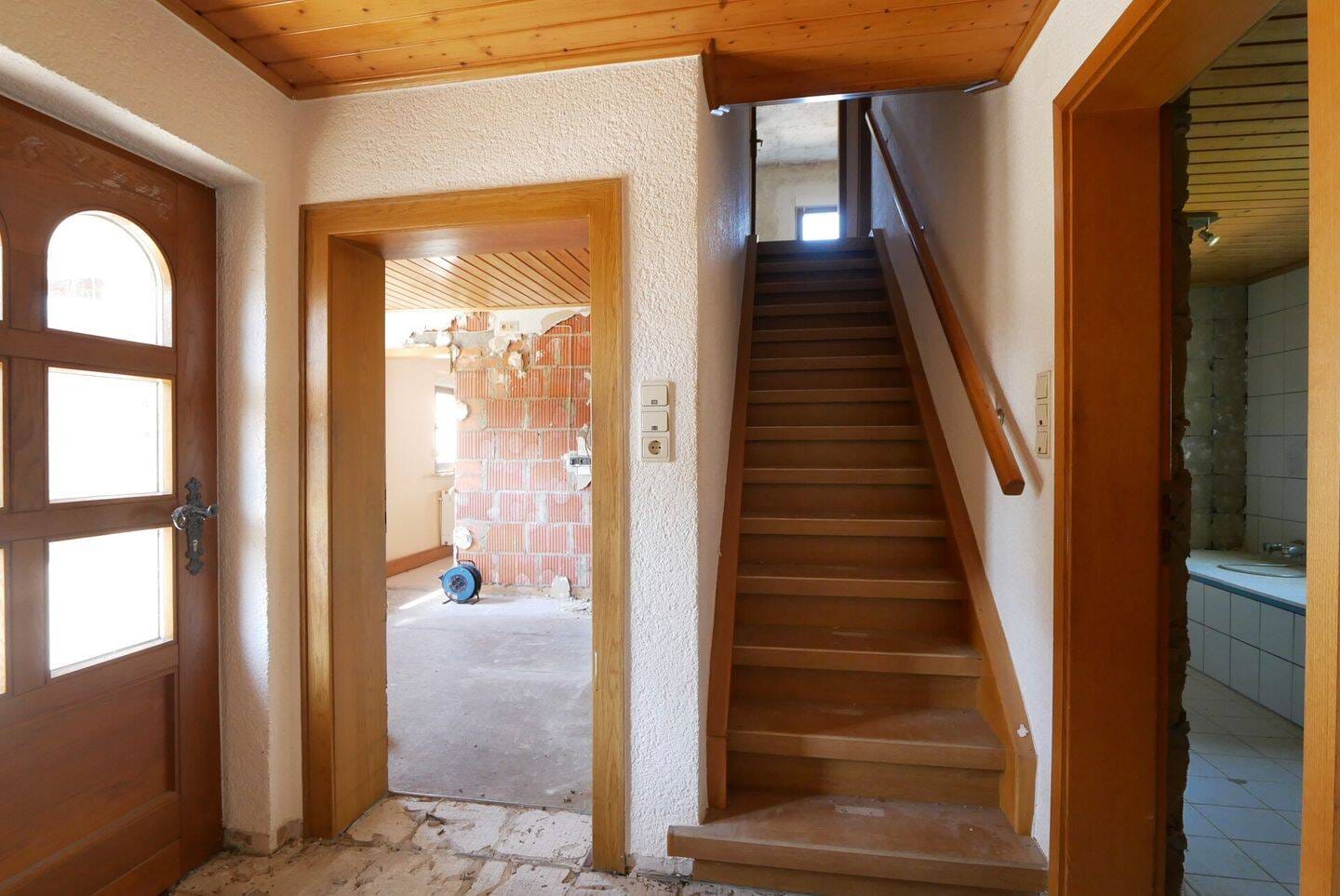 Immobilie in Dörfles-Esbach - Wohnhaus mit großem Grundstück in guter Lage - Bild 4