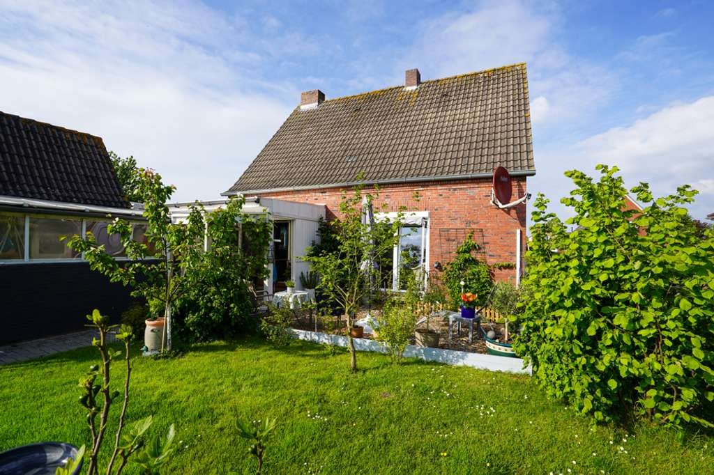 Immobilie in Jemgum - Sehr gepflegtes, modernisiertes Einfamilienhaus in ruhiger Lage von Jemgum mit großem Grundstück! - Bild 2