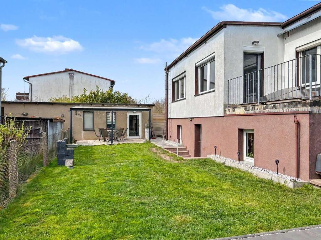 Immobilie in Stavenhagen - Gepflegtes Einfamilienhaus mit Einliegerwohnung, Garten und Garage am Rande von Stavenhagen - Bild 2