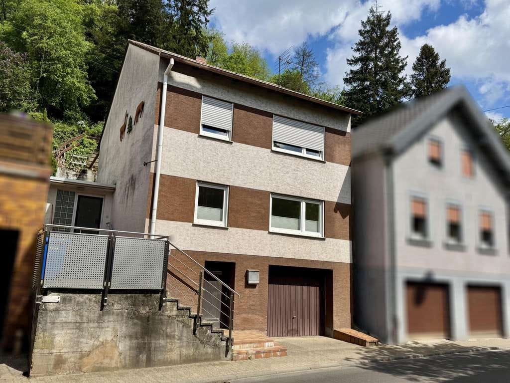 Immobilie in Frankeneck - Gemütliches Einfamilienhaus mit Garten, Garage und Ausbaupotenzial in Frankeneck. - Bild 1
