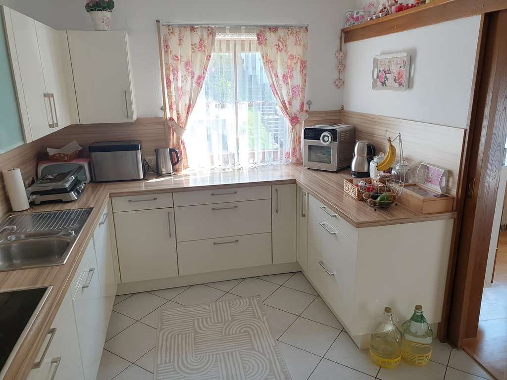Immobilie in Karlstadt - Einfamilienhaus in Karlstadt – Traumhaftes Wohnen nahe Würzburg mit großzügigen Terrassen - Bild 4
