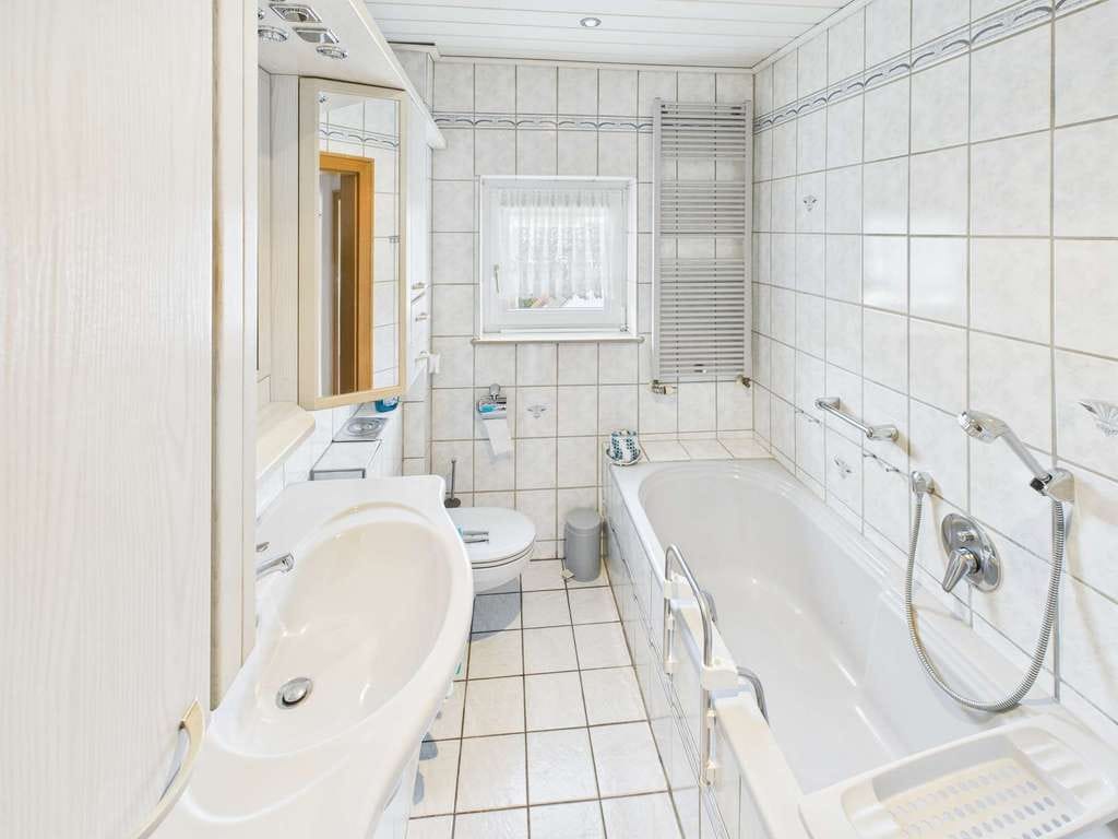 Immobilie in Bad Hersfeld - Preisreduzierung!!! Doppelhaushälfte mit 2 Garagen und großzügigem Garten #Virtueller Rundgang - Bild 4