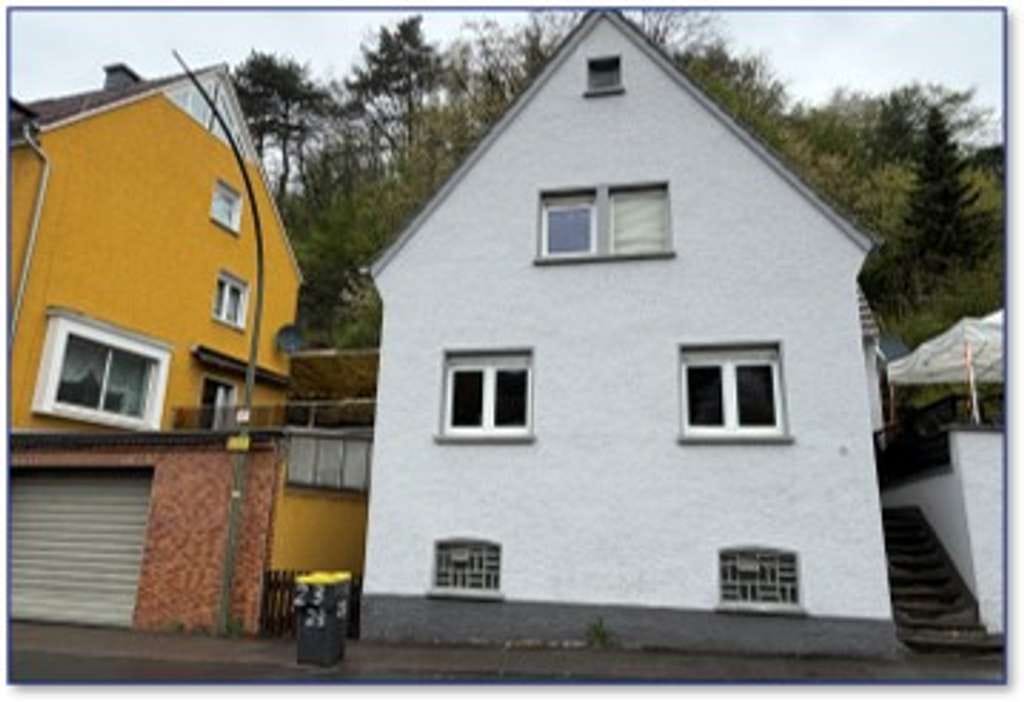Immobilie in Iserlohn - Vermietetes Einfamilienhaus mit Garage und großem Garten in Iserlohn - Bild 2