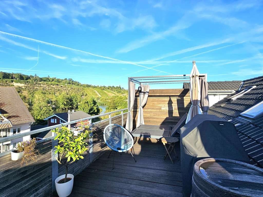 Immobilie in Benningen am Neckar - Moderne Maisonette Wohnung mit traumhaftem Blick auf Neckar und Weinberge - Bild 1