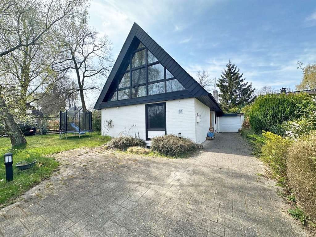 Immobilie in Ammersbek - Stilvolles Architektenhaus in idyllischer Wohnlage mit großem Garten - Bild 2