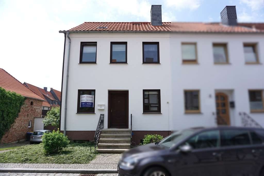 Immobilie in Osterwieck - Grundsolides Reihenendheim in Traumlage - Bild 1