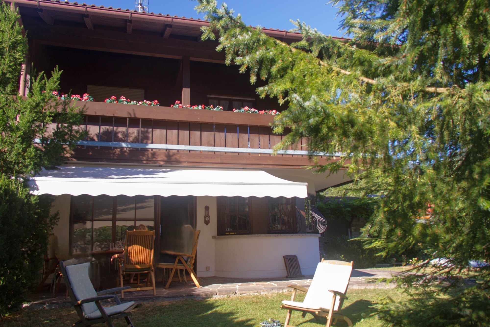 Immobilie in Unterwössen - Luxuriöses Landhaus (DHH) *** 3 Bäder, offener Kamin, Sauna, Schwimmbad und großer Garten in Toplage - Bild 4