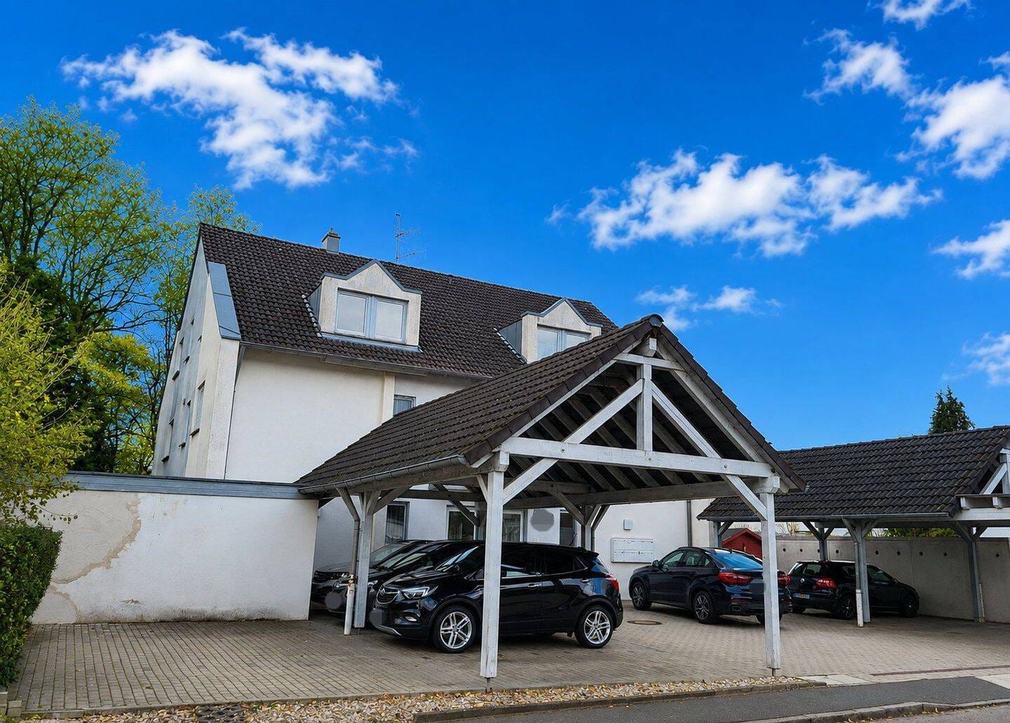 Immobilie in Wendelstein - Gepflegtes 6-Familienhaus mit 8 Carports in beliebter Lage von Wendelstein-Großschwarzenlohe - Bild 2