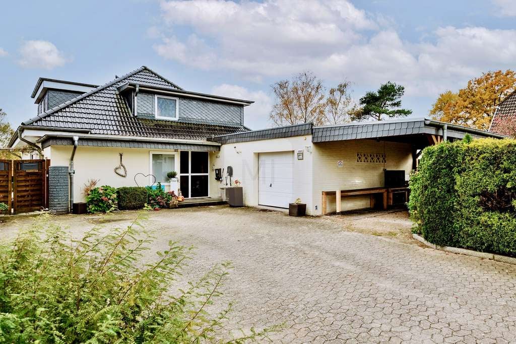 Immobilie in Schneverdingen - Ein Zuhause mit Möglichkeiten – Modernisiertes Haus mit Pool und Einliegerwohnung - Bild 0