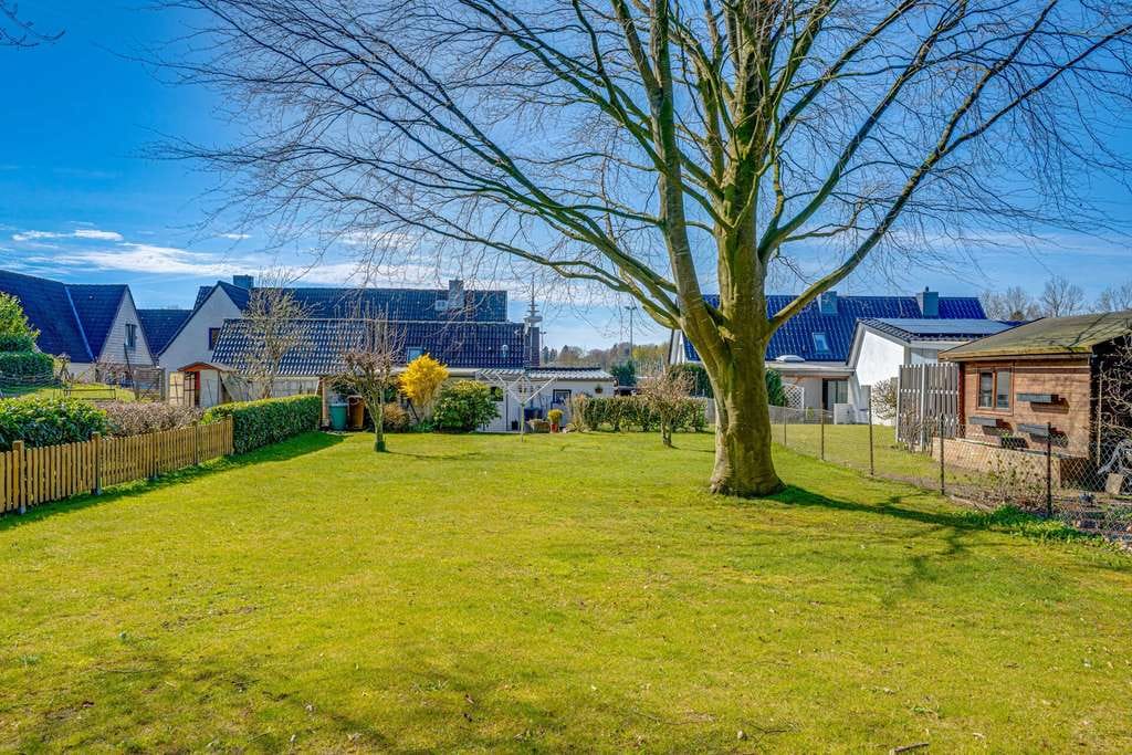 Immobilie in Schleswig - Gepflegtes REH auf außergewöhnlich großem Grundstück mit Terrasse, Garage & vielen Möglichkeiten! - Bild 2
