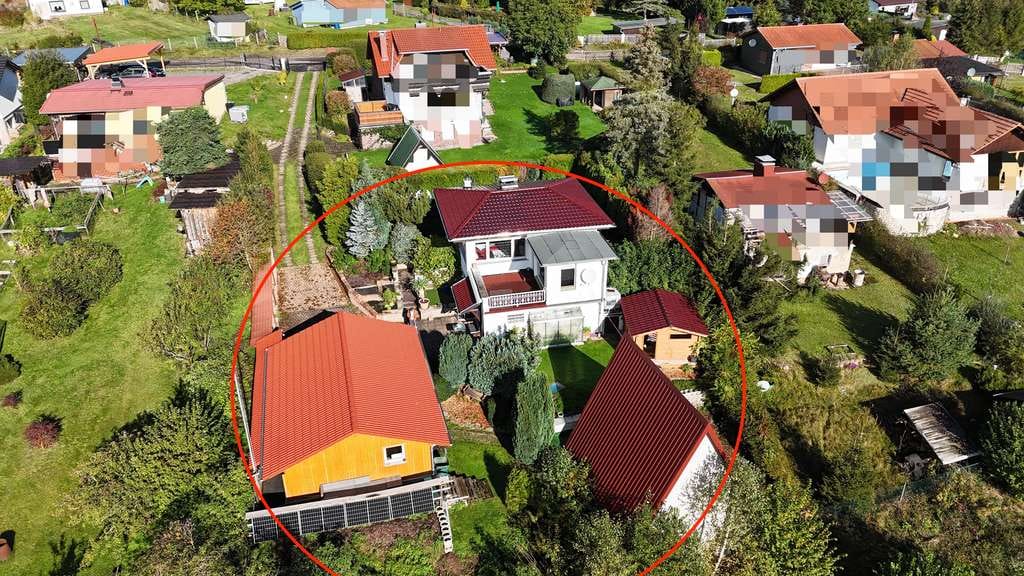 Immobilie in Tambach-Dietharz - tolles Einfamilienhaus mit großem geschlossenem Carport, Gästehaus und Sauna - Bild 1