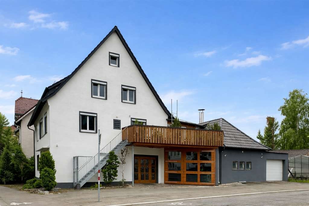 Immobilie in Villingen-Schwenningen - Stilvolles Mehrfamilienhaus mit Vermietungspotenzial - Bild 0