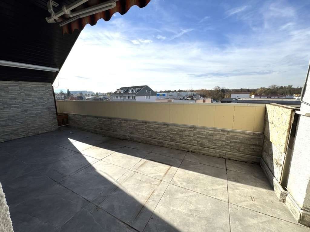 Immobilie in Gundelfingen - Gelegenheit – renvovierungsbedürftige 2 Zi. DG-Wohnung mit zusätzlichem Hobbyraum in Gundelfingen - Bild 3