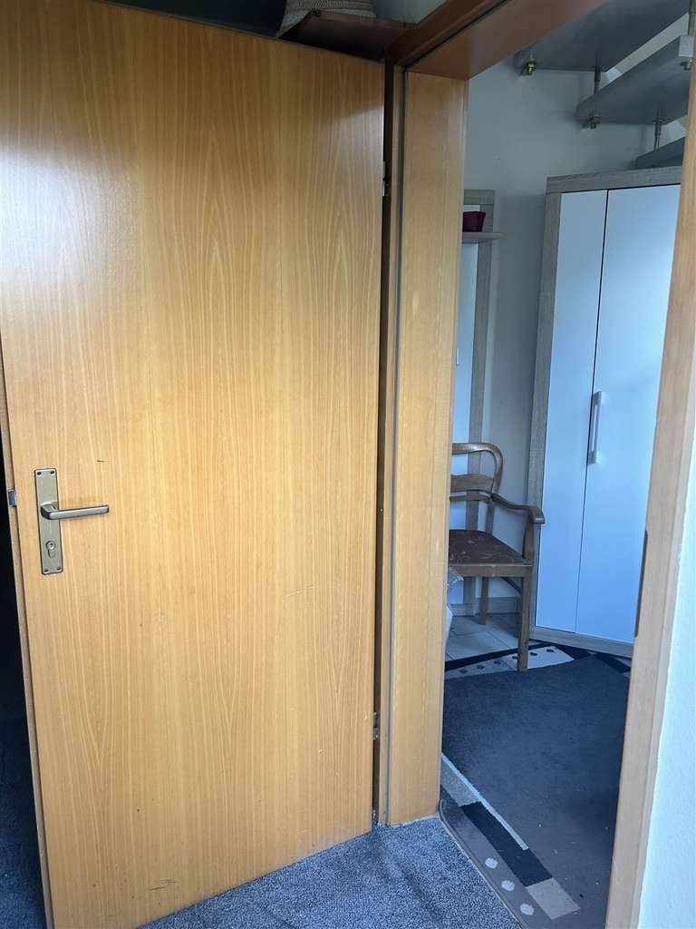 Immobilie in Eisenberg - Maisonettewohnung mit außergewöhnlichem Wohngefühl – Balkon, Kaminofen und viele Sprossenfenster - Bild 1