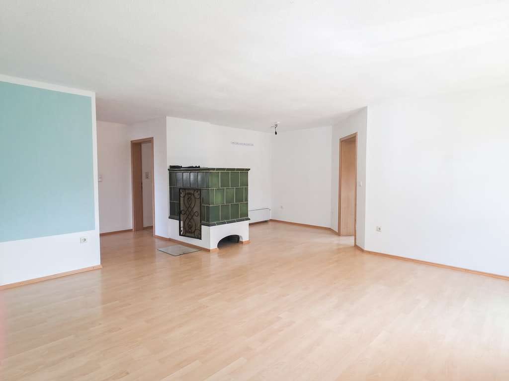 Immobilie in Holzkirchen - Großzügiges Zweifamilienhaus mit Einliegerwohnung in attraktiver Lage von Holzkirchen - Bild 2