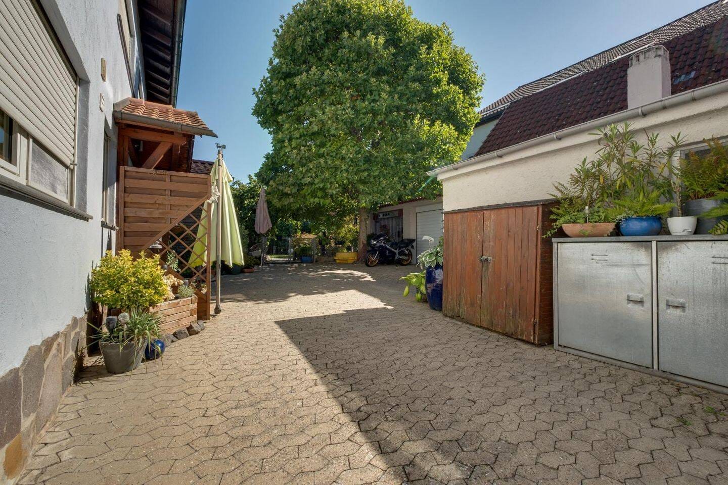 Immobilie in Kitzingen - Zwei Wohnhäuser auf einem Grundstück in Kitzingen - vielseitig nutzbar, modern ausgestattet und mit viel Potential - Bild 3