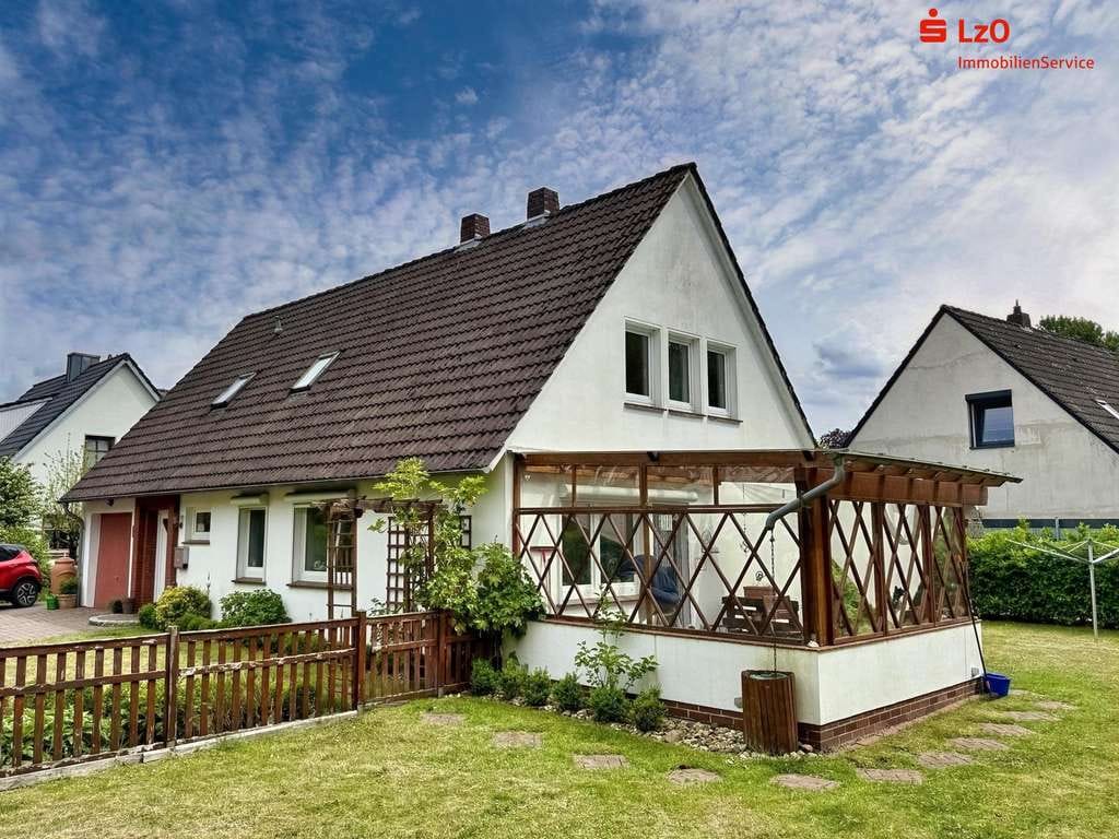 Immobilie in Hude (Oldenburg) - Großzügiges Einfamilienhaus mit modernisierter Ausstattung und viel Platz im Garten - Bild 0