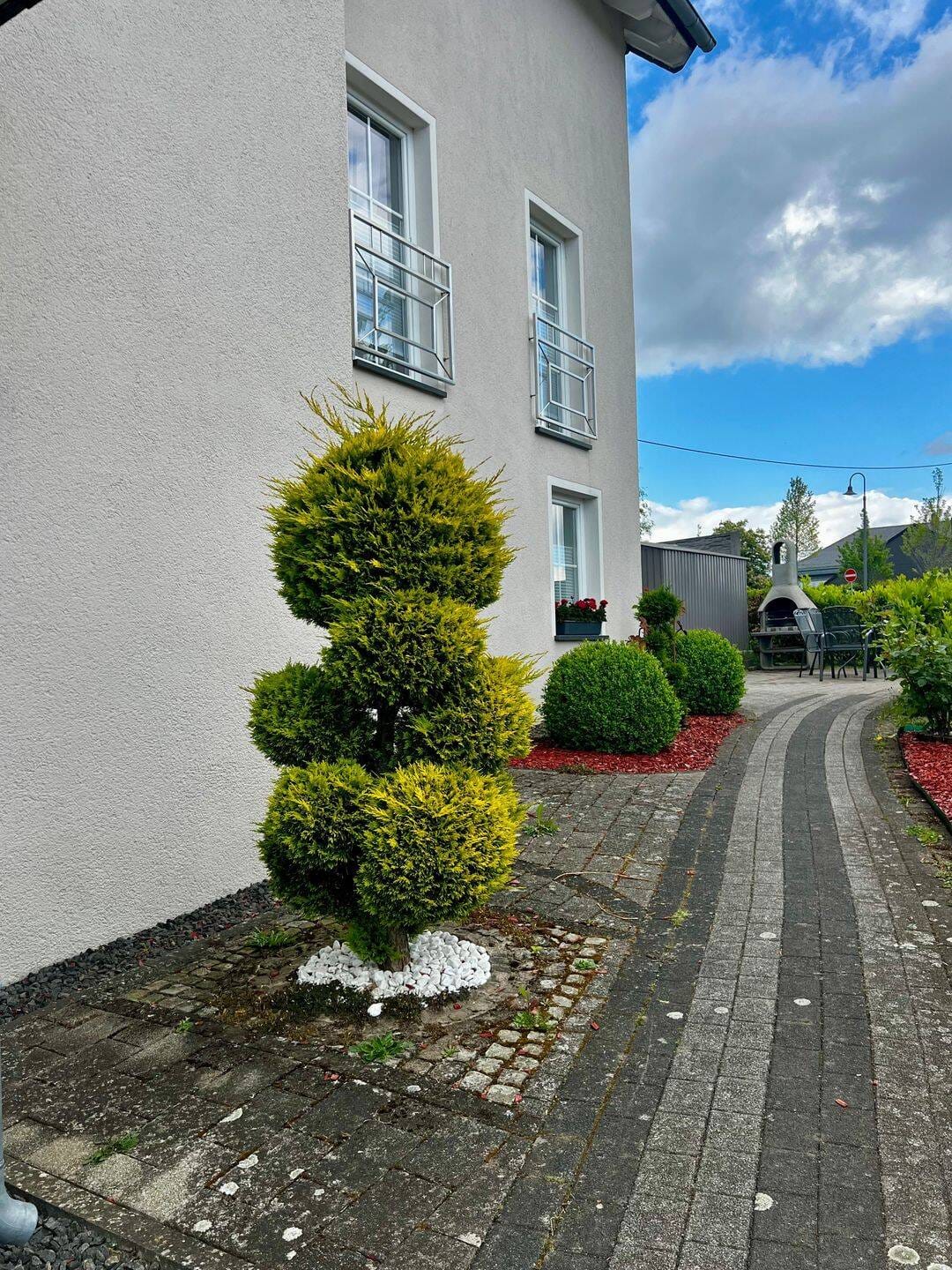 Immobilie in Arzfeld - Großzügiges Einfamilienhaus mit fünf Schlafzimmern, lichtdurchflutetem Wohnambiente und gepflegtem Garten – ideal für Familien - Bild 4