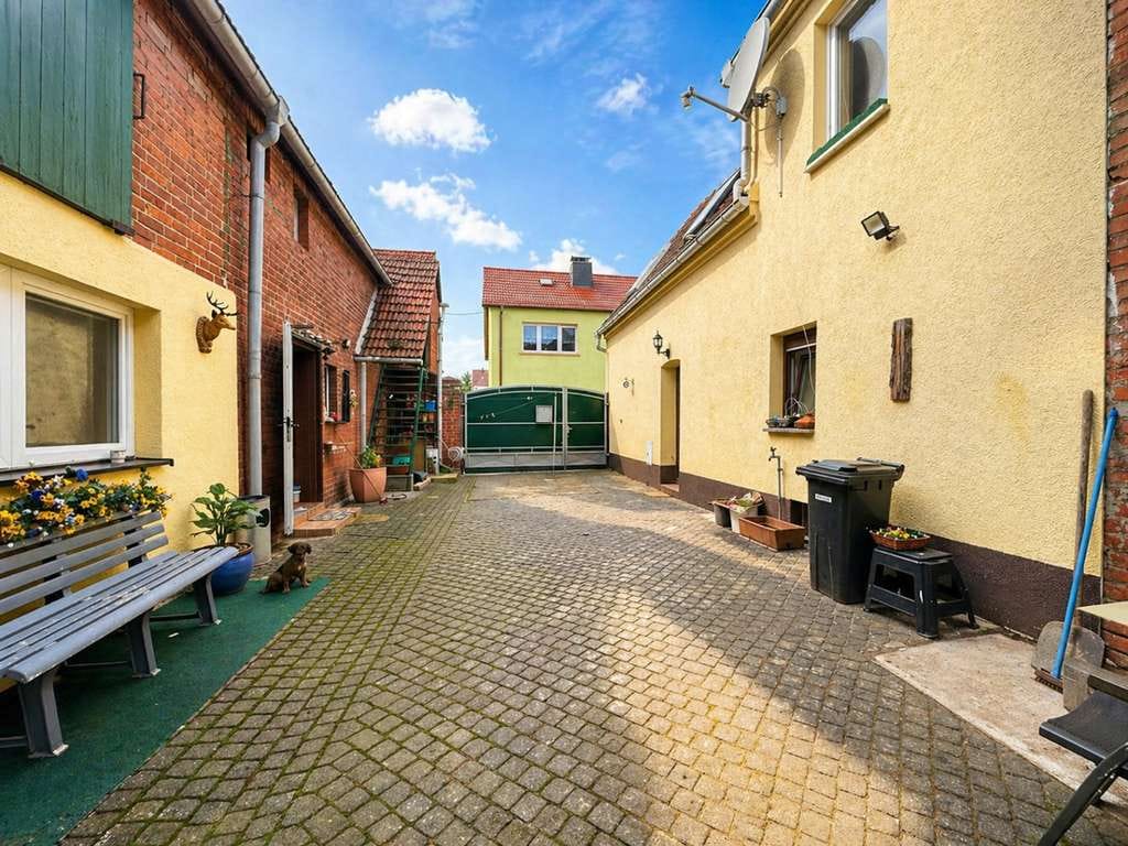 Immobilie in Artern - LÄNDLICHE RUHE TRIFFT AUF POTENZIAL! Immobilie mit schönem Grundstück, Scheune und PV Anlage - Bild 4