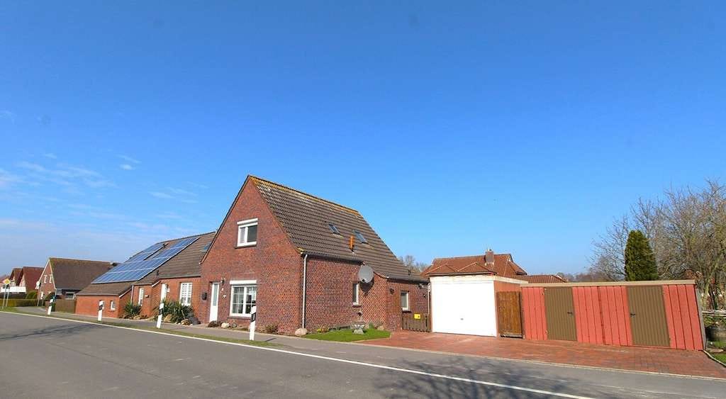 Immobilie in Wittmund - Ein besonderes Dreifamilienhaus mit viel Potenzial, in der Nähe von Carolinensiel zu verkaufen ! - Bild 2